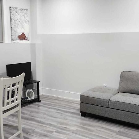טורונטו Scarborough New 2-Bedroom Basement מראה חיצוני תמונה